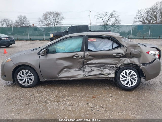Toyota COROLLA LE 2017 5YFBURHE9HP581677 Image 14