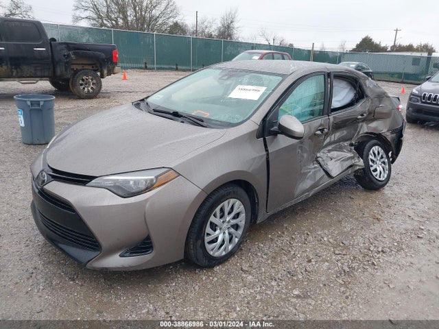 Toyota COROLLA LE 2017 5YFBURHE9HP581677 Image 2