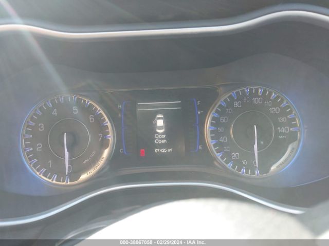 1C3CCCFB5FN618395 Chrysler 200 LX