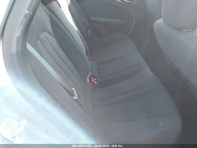 1C3CCCFB5FN618395 Chrysler 200 LX