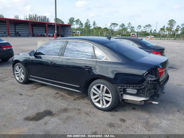 1VWCT7A37GC046842 Volkswagen Passat 1.8t Sel