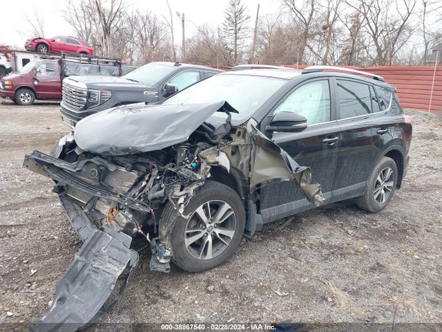 Toyota Rav4 Xle 2018 2T3RFREV5JW759528 Image 2
