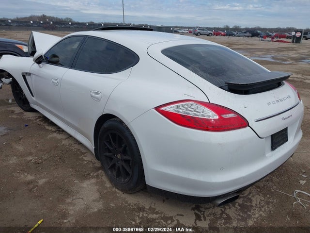 2011 PORSCHE PANAMERA WP0AA2A74BL011075 Photo 2