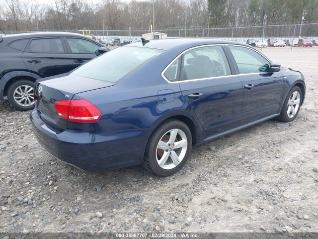 1VWAT7A39EC031361 Volkswagen Passat 1.8t Wolfsburg Edition