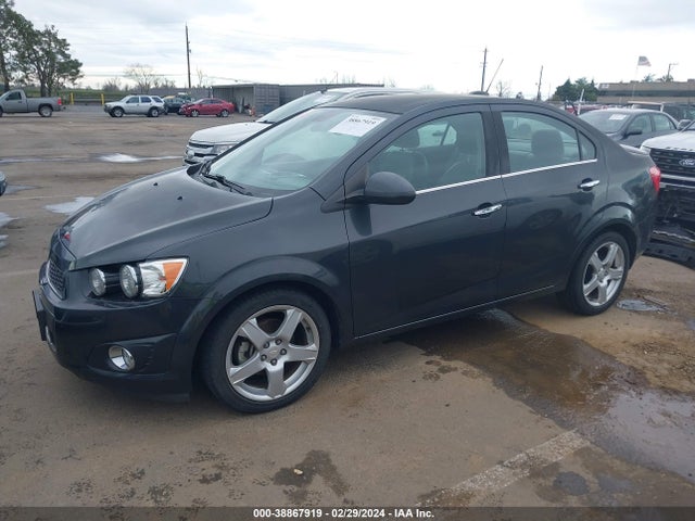 Chevrolet Sonic Ltz Auto 2015 1G1JE5SB8F4140163 Image 2