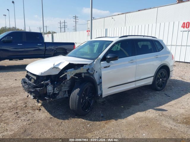 3VVCB7AXXNM132443 Volkswagen Tiguan 2.0t Se R-line Black