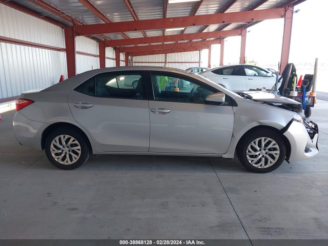 Toyota COROLLA LE 2018 5YFBURHE0JP815906 Image 13