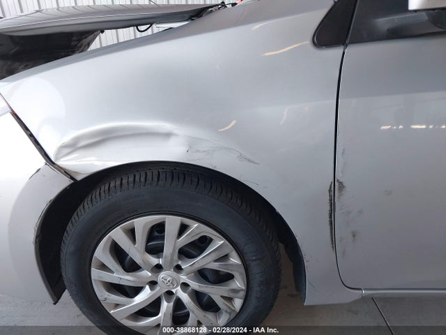 Toyota COROLLA LE 2018 5YFBURHE0JP815906 Image 18