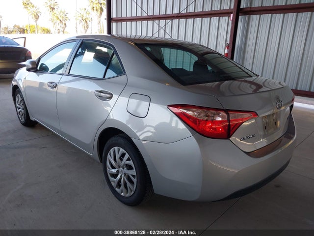 Toyota COROLLA LE 2018 5YFBURHE0JP815906 Image 3