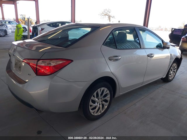 Toyota COROLLA LE 2018 5YFBURHE0JP815906 Image 4