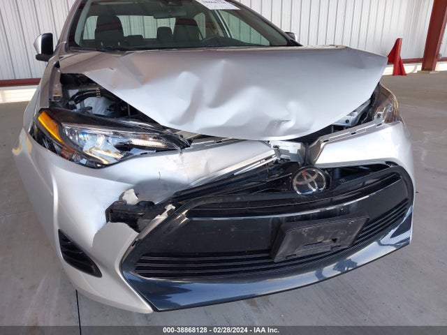 Toyota COROLLA LE 2018 5YFBURHE0JP815906 Image 6