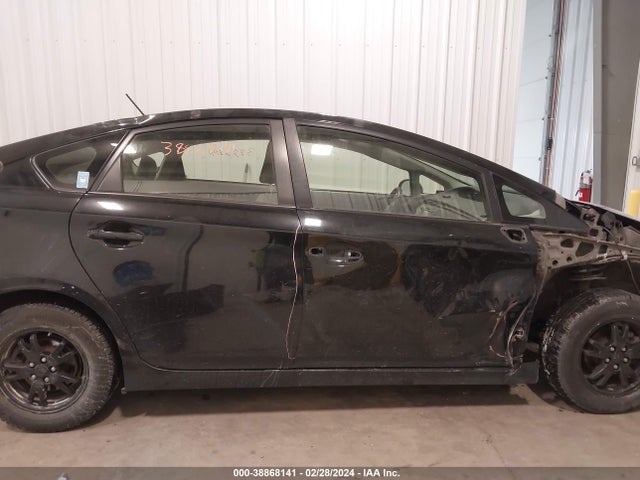 Toyota Prius Three 2015 JTDKN3DU0F1926197 Image 14