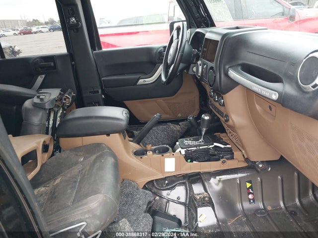 1C4BJWEG3HL716982 Jeep Wrangler Unlimited Sahara 4x4
