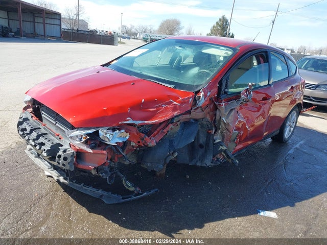 Ford FOCUS SE 2018 1FADP3K27JL326770 Image 2