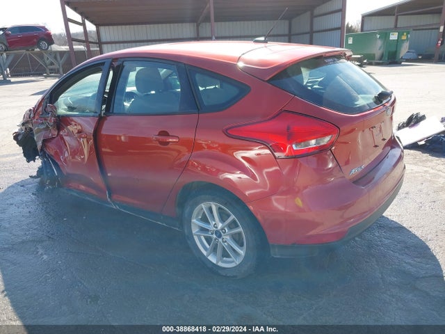 Ford FOCUS SE 2018 1FADP3K27JL326770 Image 3