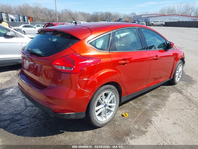 Ford FOCUS SE 2018 1FADP3K27JL326770 Image 4
