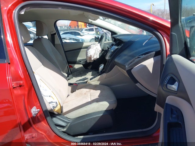 Ford FOCUS SE 2018 1FADP3K27JL326770 Image 5
