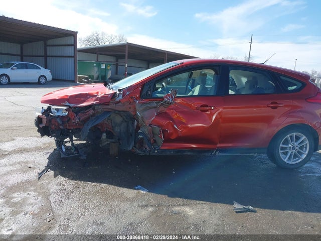 Ford FOCUS SE 2018 1FADP3K27JL326770 Image 6
