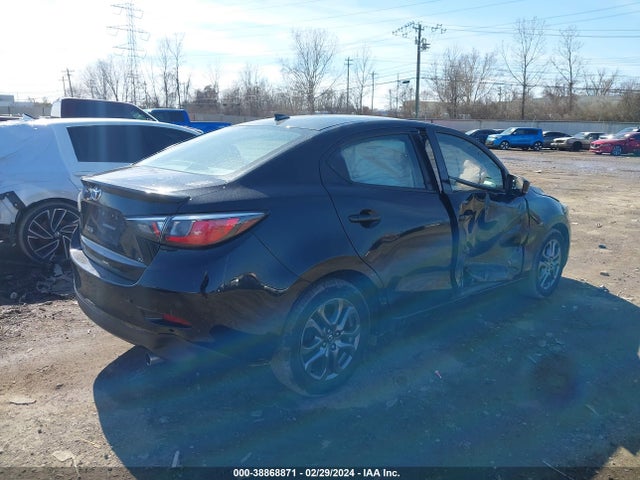 Toyota YARIS LE 2019 3MYDLBYV1KY521243 Image 4