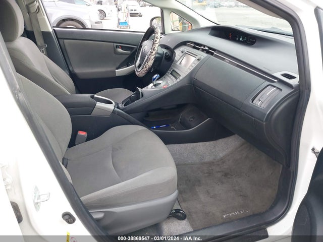 Toyota Prius Two 2015 JTDKN3DU0F0482311 Image 5