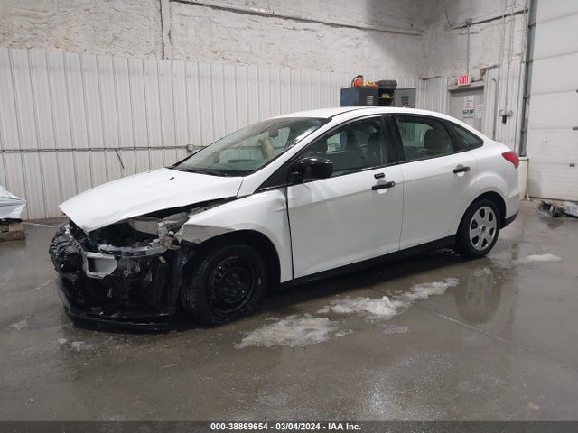 Ford FOCUS S 2015 1FADP3E20FL257150 Image 2