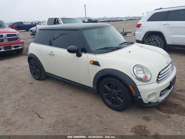 2011 MINI COOPER WMWSU3C59BT097901 Photo 0