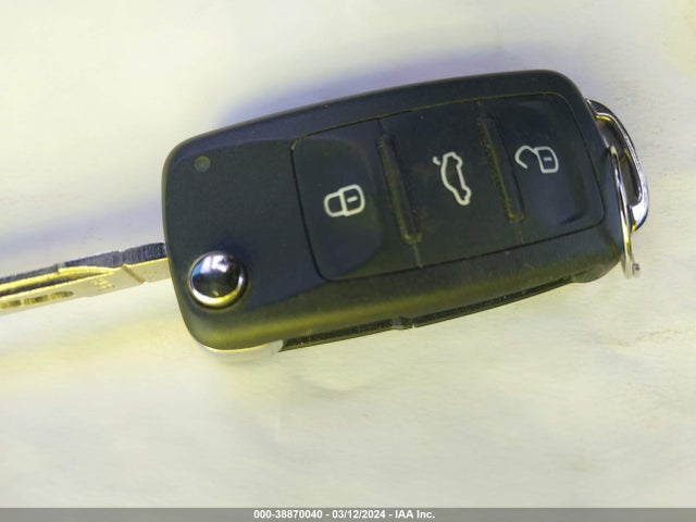 1VWDT7A36HC042271 Volkswagen Passat 1.8t R-line