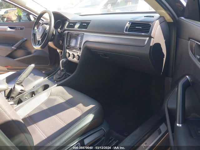 1VWDT7A36HC042271 Volkswagen Passat 1.8t R-line