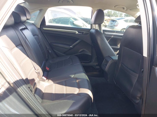 1VWDT7A36HC042271 Volkswagen Passat 1.8t R-line