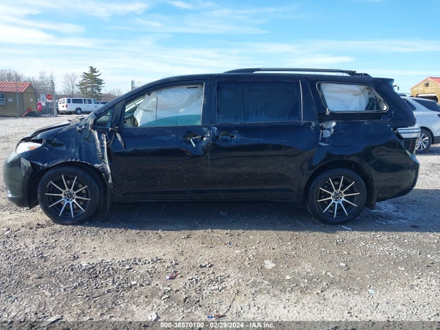 Toyota Sienna Xle 7 Passenger 2017 5TDDZ3DC8HS177854 Image 14