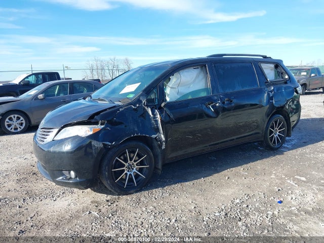 Toyota Sienna Xle 7 Passenger 2017 5TDDZ3DC8HS177854 Image 2