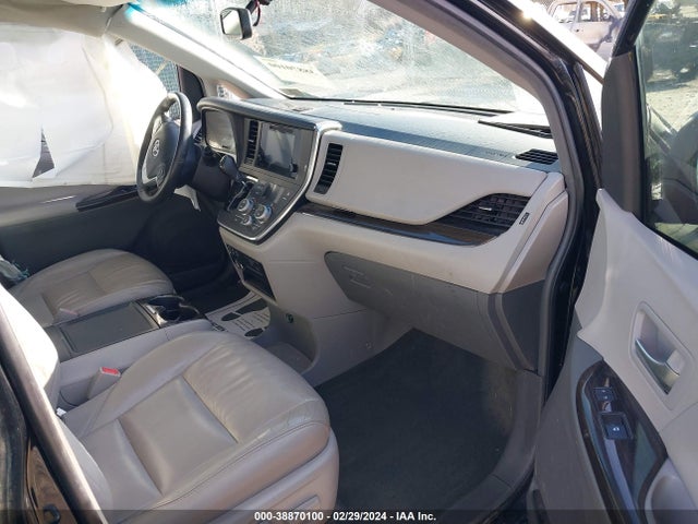 Toyota Sienna Xle 7 Passenger 2017 5TDDZ3DC8HS177854 Image 5