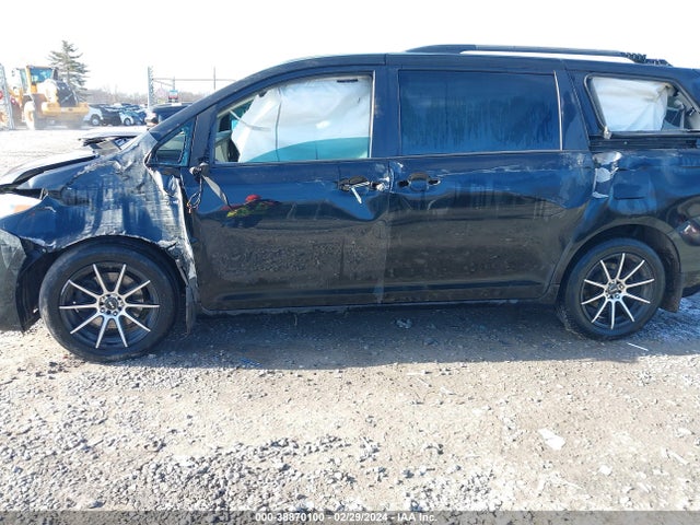 Toyota Sienna Xle 7 Passenger 2017 5TDDZ3DC8HS177854 Image 6