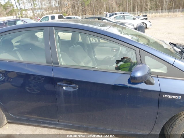 Toyota Prius Two 2015 JTDKN3DU9F0445760 Image 13