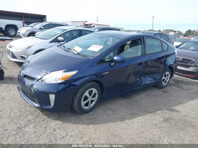 Toyota Prius Two 2015 JTDKN3DU9F0445760 Image 2