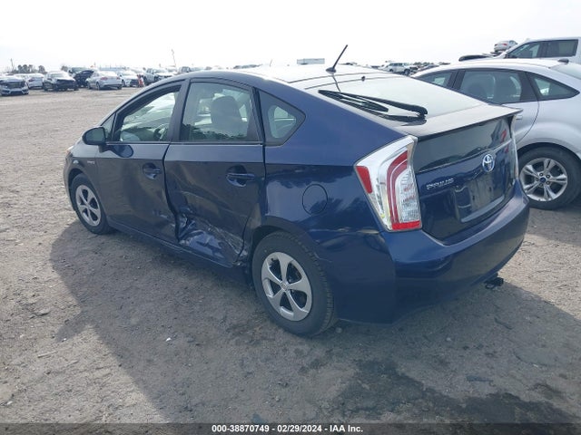 Toyota Prius Two 2015 JTDKN3DU9F0445760 Image 3