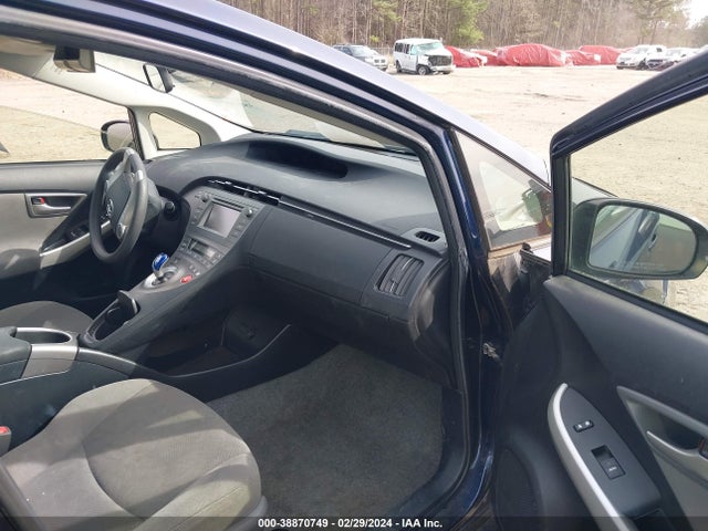 Toyota Prius Two 2015 JTDKN3DU9F0445760 Image 5