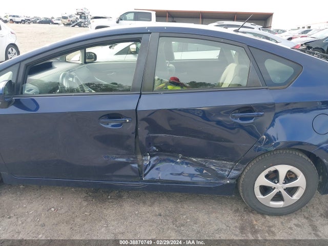 Toyota Prius Two 2015 JTDKN3DU9F0445760 Image 6
