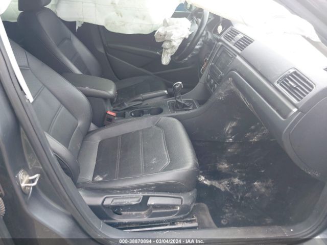 1VWAA7A39JC016343 Volkswagen Passat 2.0t R-line/2.0t S