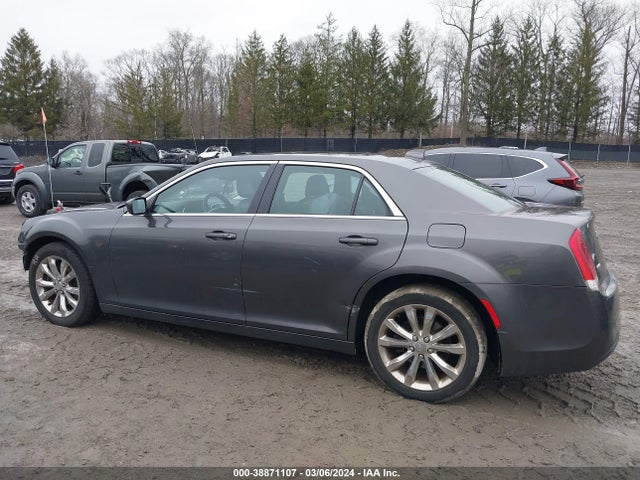 Chrysler 300 Anniversary Edition 2016 2C3CCARG3GH262020 Image 15