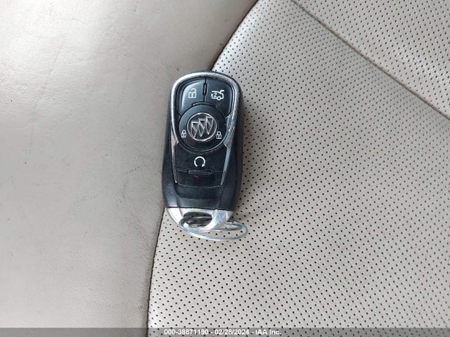 1G4ZP5SS6HU145977 Buick Lacrosse Essence