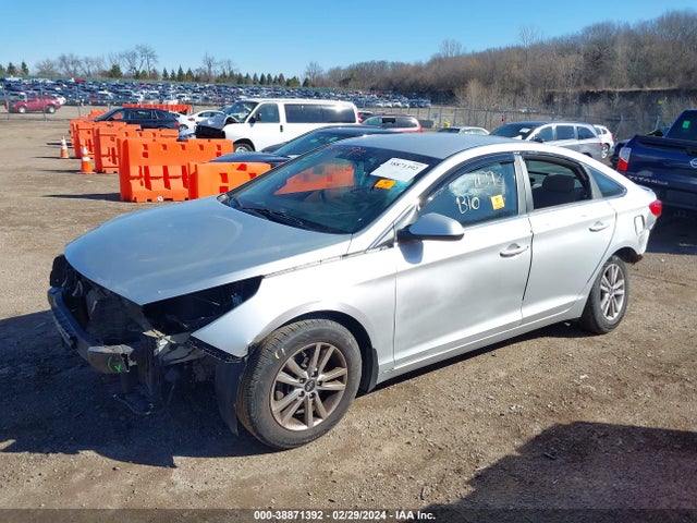 Hyundai SONATA SE 2015 5NPE24AFXFH171988 Image 2