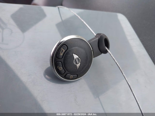 2010 MINI COOPER WMWMR3C56ATU97813 Photo 10