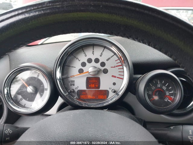 2010 MINI COOPER WMWMR3C56ATU97813 Photo 6