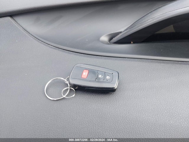 Toyota Prius Three 2018 JTDKARFU7J3551823 Image 11