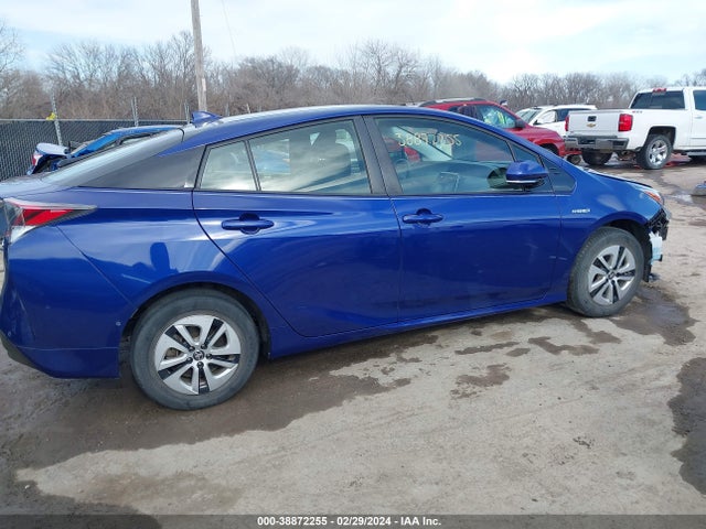 Toyota Prius Three 2018 JTDKARFU7J3551823 Image 14