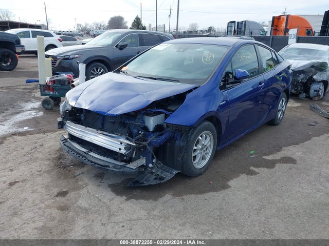 Toyota Prius Three 2018 JTDKARFU7J3551823 Image 2