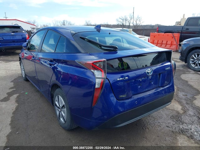 Toyota Prius Three 2018 JTDKARFU7J3551823 Image 3