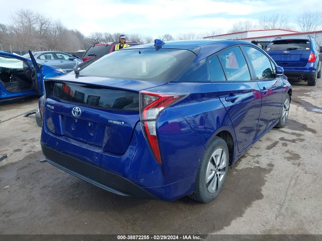 Toyota Prius Three 2018 JTDKARFU7J3551823 Image 4