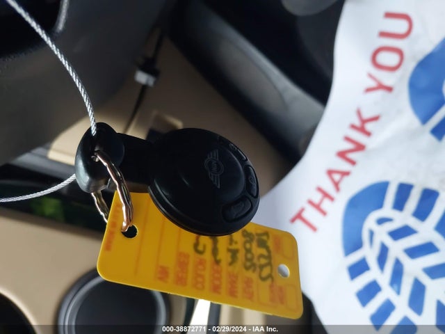 2008 MINI COOPER WMWMF33538TT62386 Photo 10